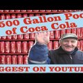 Video: Läti vanamees hüppab autoga 12 000-liitrisse Coca-Colasse