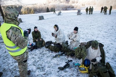 Jällegi varustuse kontroll. Võistluse jooksul ei tohtinud mitte midagi ära kaotada.