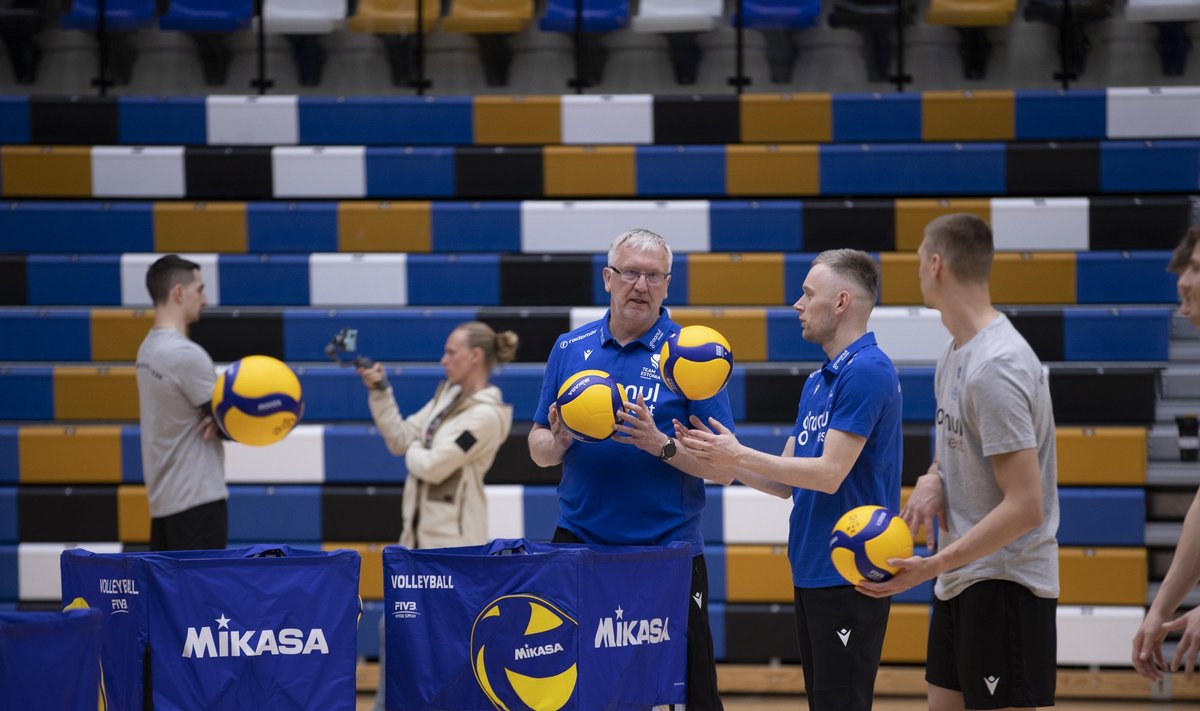 Avo Keel (keskel) on Eesti koondises tagasi, aga esimest korda abitreenerina.