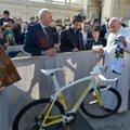 Kolmekordse maailmameistri poolt paavstile kingitud ratas läheb oksjonile