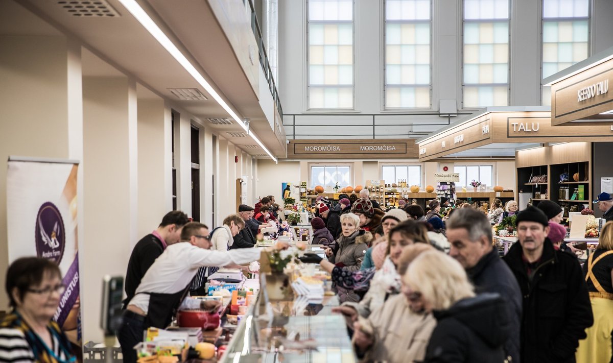 Vastlapäeval oli Tartu turuhoones tavatult palju müüjaid ja ostjaid.