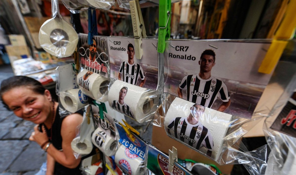 Cristiano Ronaldo teemalised suveniirid Napoli tänavatel