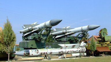 „On vaja lihtsalt oodata!“ Venemaa väärtuslikemate lennukite kirstunaelaks võib saada igivana relv, mille koht on ammu muuseumis