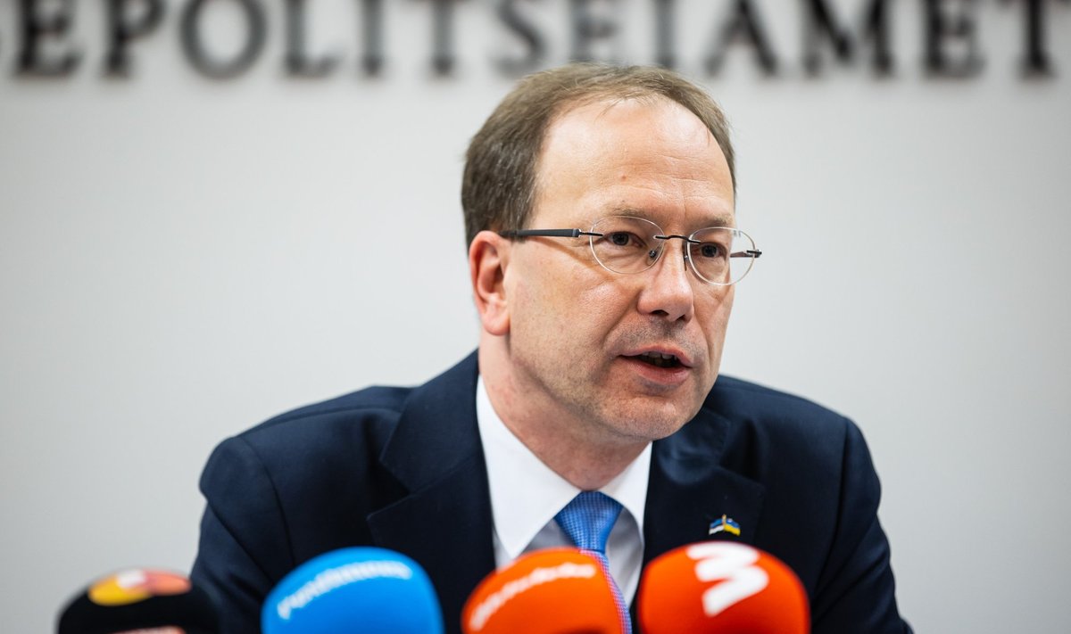 Kapo peadirektor Arnold Sinisalu jättis luuleread riigivaenulikele Eesti elanikele.