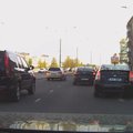 VIDEO: Taksojuht tekitab Pärnu maantee viaduktil omale isikliku sõiduraja