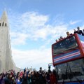 FOTOD JA VIDEO: Imeilusa loo lõppakord: legendiks tõusnud Islandi jalgpallurid jõudsid koju