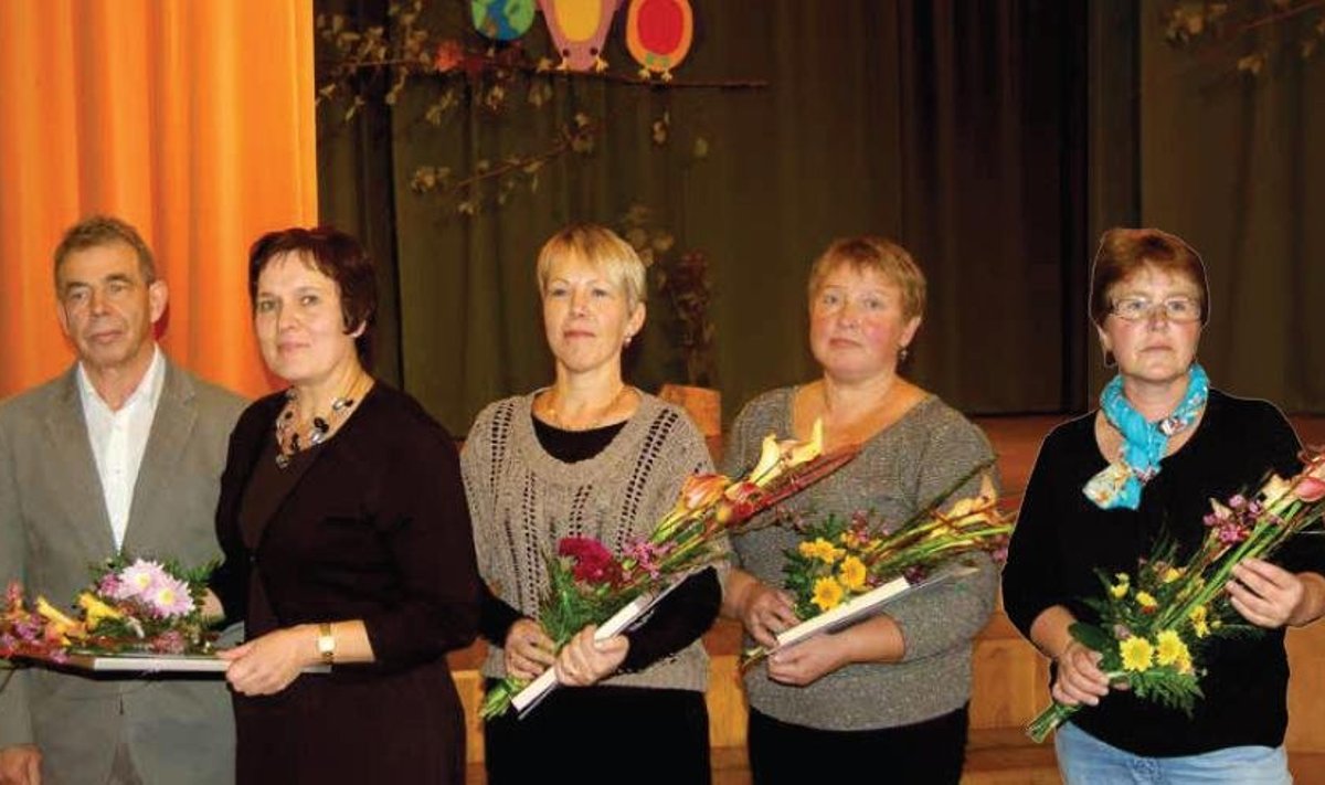Vasakult: Valmar Kaur, Merike Saul, Juta Ross, Marge Nõlvand ja Ester Legonkov. Fotod: Sirje Piirsoo