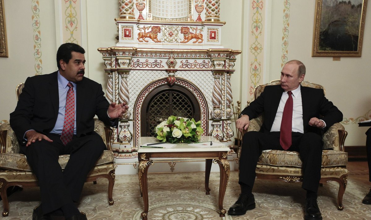 Venemaa president Vladimir Putin (paremal) kohtumas Venezuela presidendi Nicolas Maduroga.