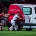VIDEO | Brasiilia liigas pidid mängijad kiirabiauto käima lükkama