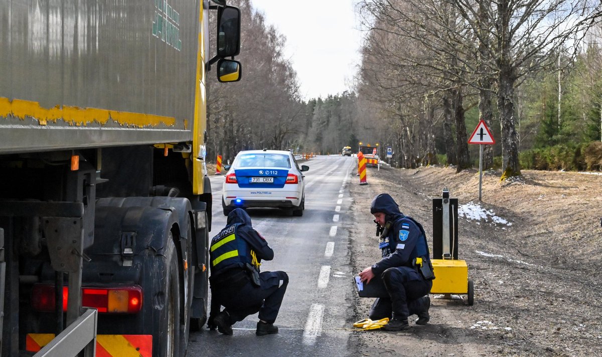 Viljandimaal põrkasid autod kokku