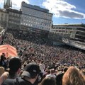 FOTOD JA VIDEOD | Puhka rahus, Tim! Tuhanded Avicii fännid kogunesid Stockholmi südalinna, et oma iidolile austust avaldada