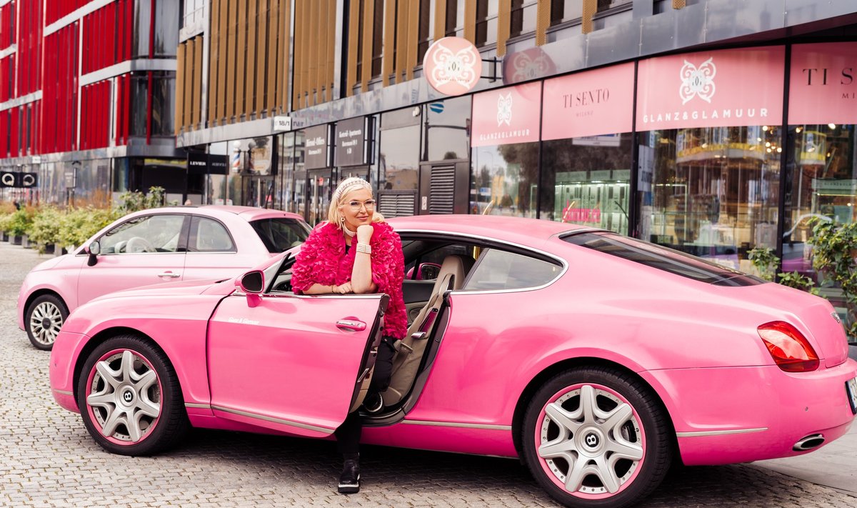 PIISAB KA ÜHEST AUTOST Ehteäri omanik Ewe Riistop ei välista, et viib oma roosa Bentley välismaale ja Eestis jätkab sõitmist pisikese Fiat 500ga.