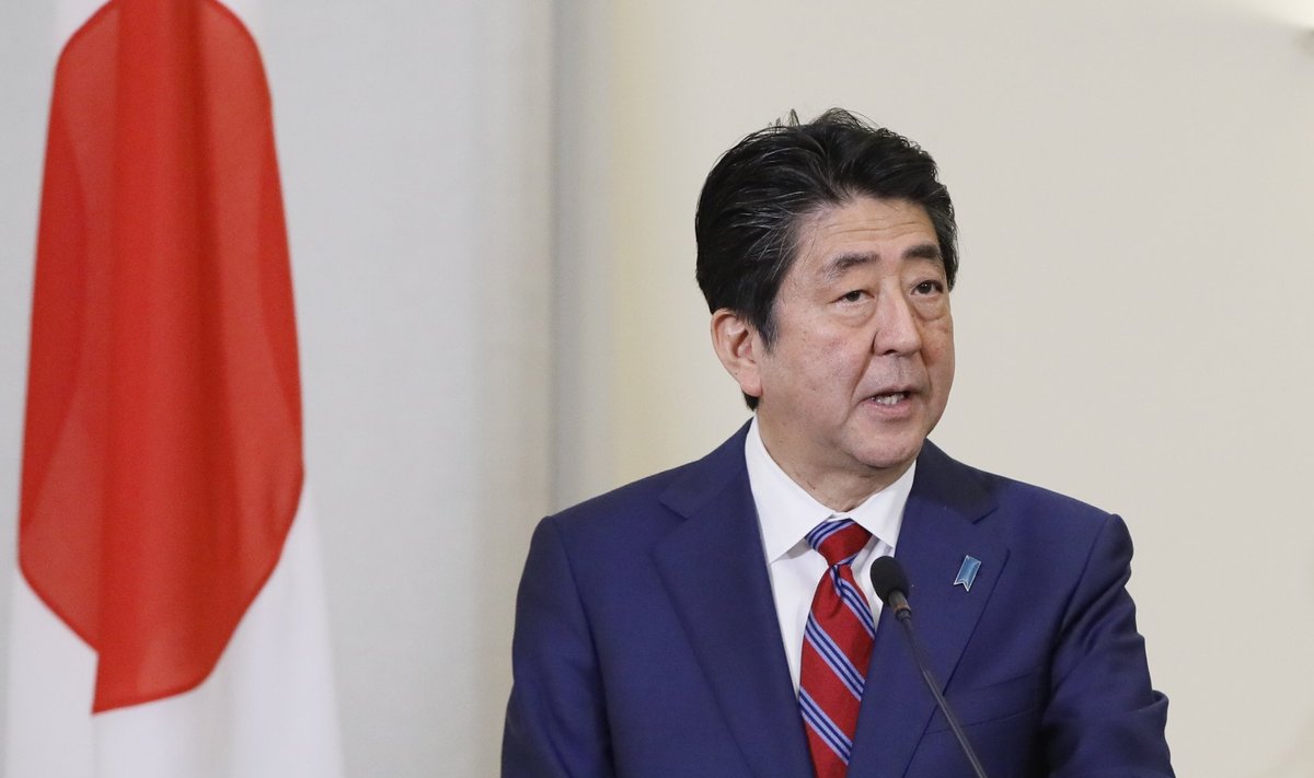 Eestit väisanud Jaapani peaminister Shinzo Abe ütles reede õhtul, et Jaapan võiks Tallinnas asuva NATO küberkaitsekeskuse töös edaspidi partnerriigina osaleda.