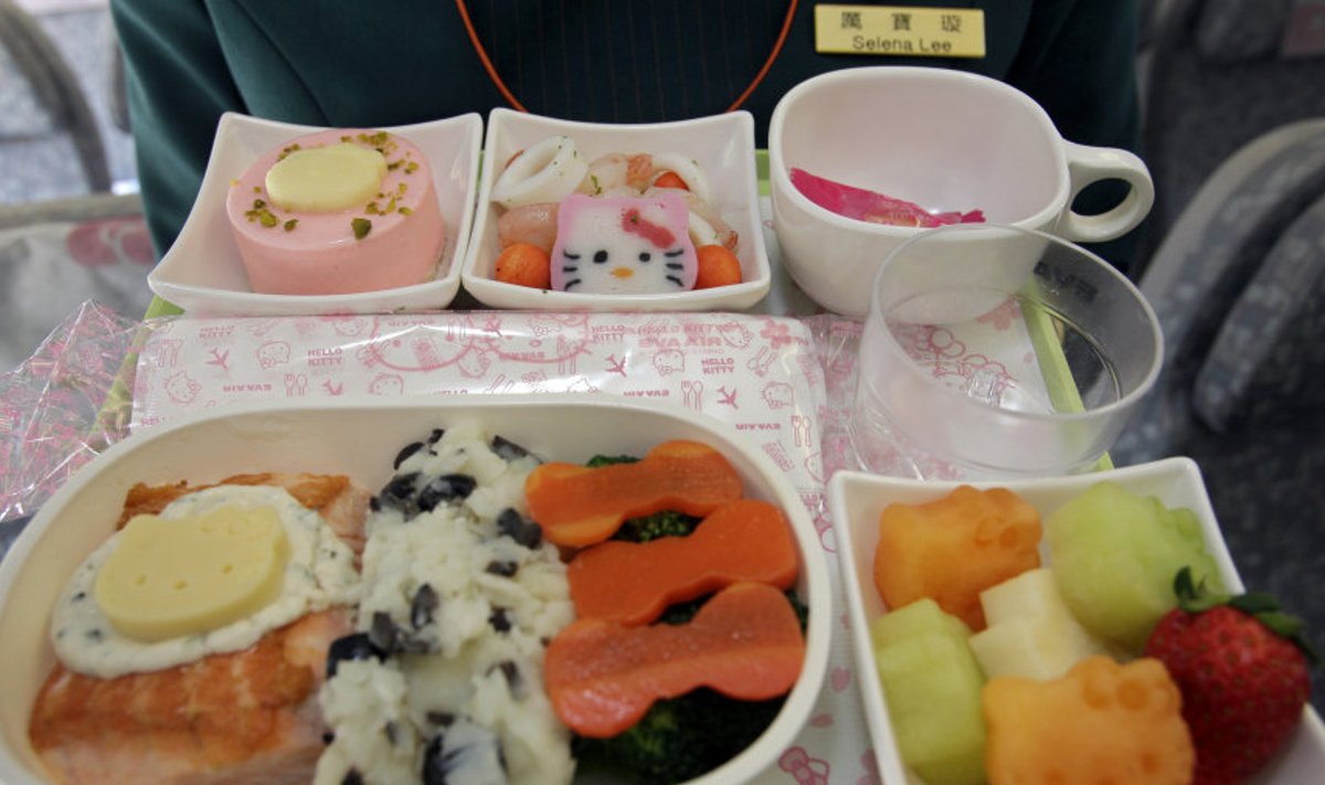 Hello Kitty teemaline lennukitoit Taiwani lennufirma menüüs.
