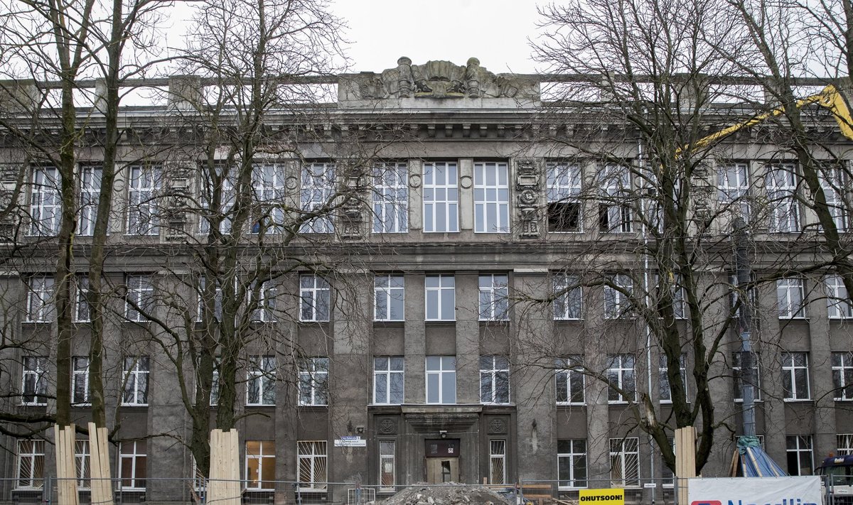 Tallinnasl Vana-Kalamaja 9 asuvas koolimajas käib juba mõnda aega ehitustöö.