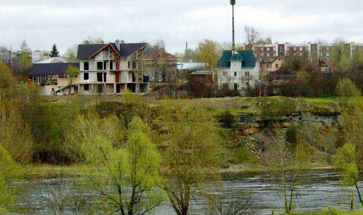 “Villa Valerija”: Teistest elumajadest eristab luurejaama kõrge masti otsas paiknev “tünn”. (foto erakogu)