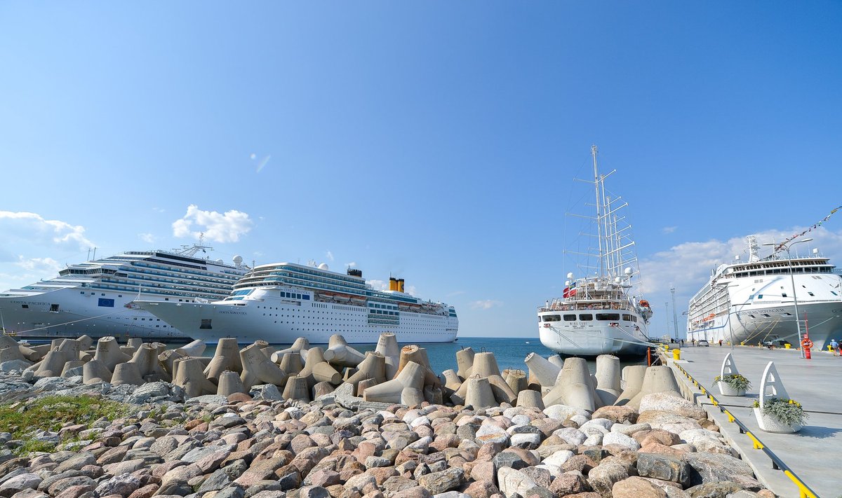Viiemastiline kruiser Tallinna sadamas