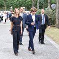 KLÕPS | Tavapärasest erinev, aga elegantne valik! Peaminister Kaja Kallas kandis roosiaia vastuvõtul moodsat pükstükki