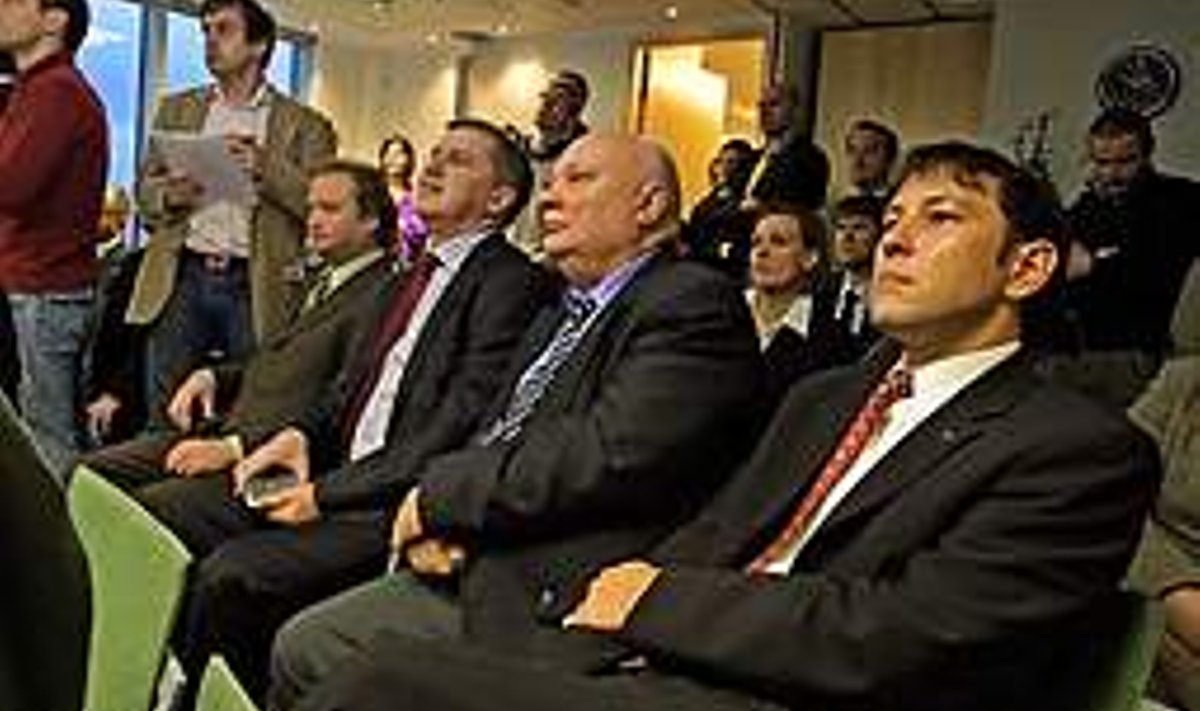 Tallinki juhid Kalev Järvelill, Ain Hanschmidt, Toivo Ninnas ja Enn Pant firma börsile mineku päeval 2005. Vallo Kruuser