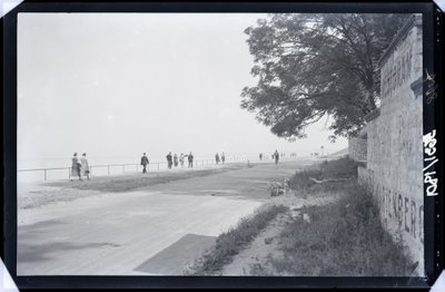 Pirita tee ehitamine, millega tehti algust 1926. aastal kaotas Maarjamäe lossi trepistiku ja mere vahelise otseühenduse. Jalutajad Pirita teel 1930. aastatel. 