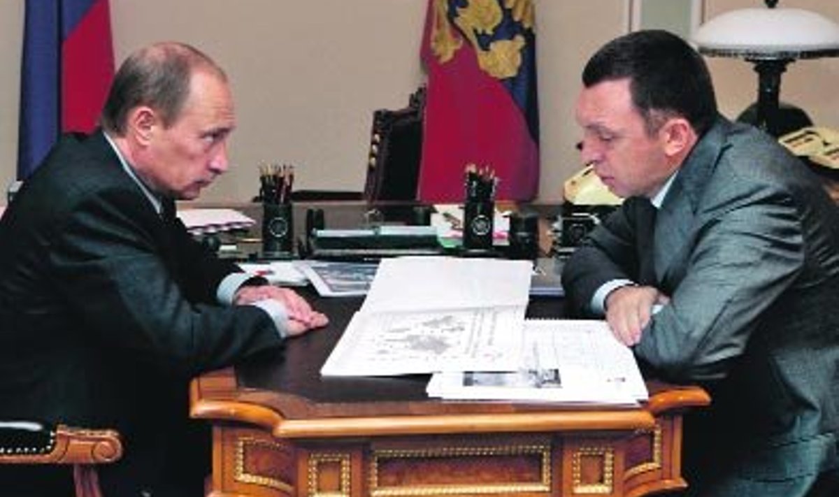Oleg Deripaska (paremal) ja Viktor Vekselbergi tehingule on oma õnnistuse andnud ka Vene president Vladimir Putin (vasakul). 