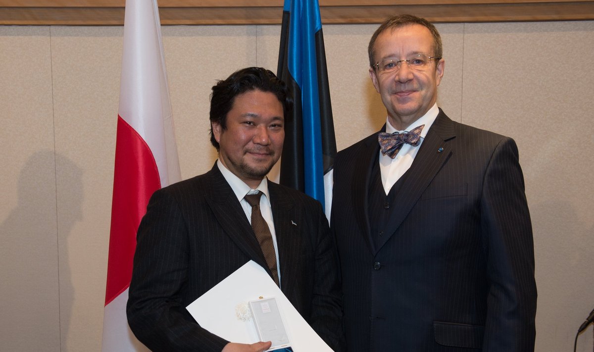 EAS-i välisinvesteeringute ja turismisuuna esindaja Jaapanis Kosaku Yamaguchi sai presidendilt  Maarjamaa Risti V klassi teenetemärgi