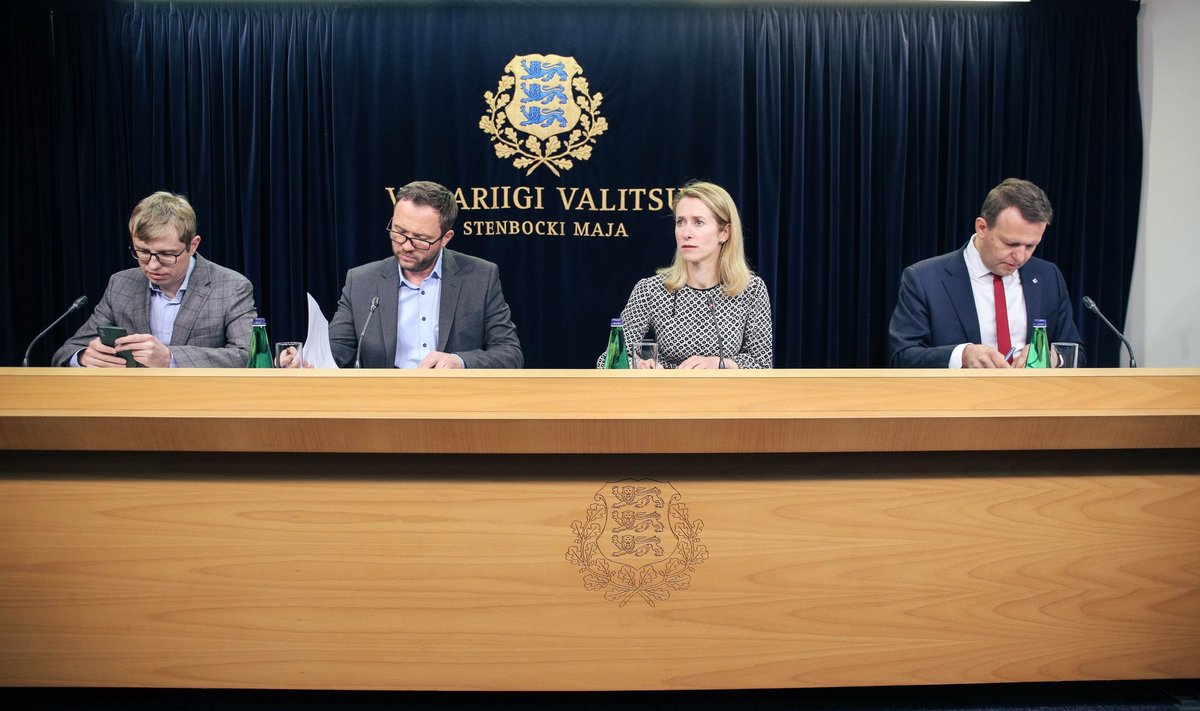 Valitsuse liikmed pressikonverentsil 18. mail 2023.