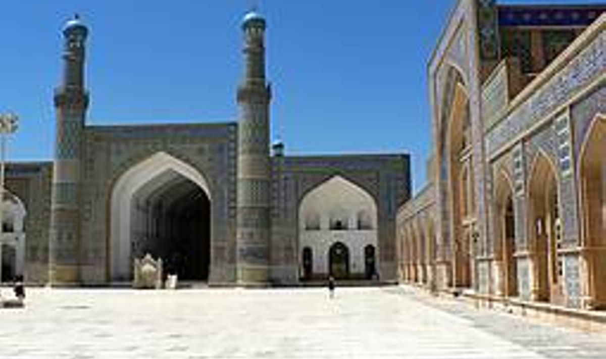 ALGSET HIILGUST TAASTADES: Masjid-e-Jami mošee rüüstamiste ja restaureerimiste järel. ÕNNE PÄRL