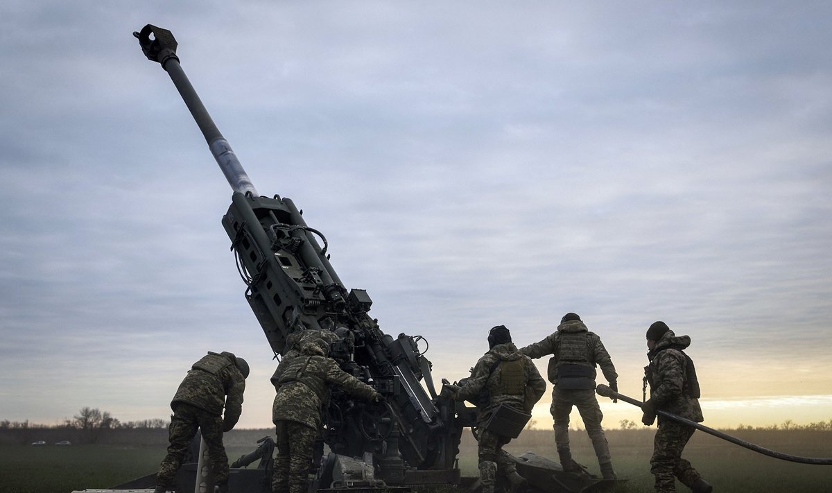 KÕRVULUKUSTAVA PAUGUGA KURAT: Ukraina M777 haubits Hersoni rindel selle aasta algupoolel.