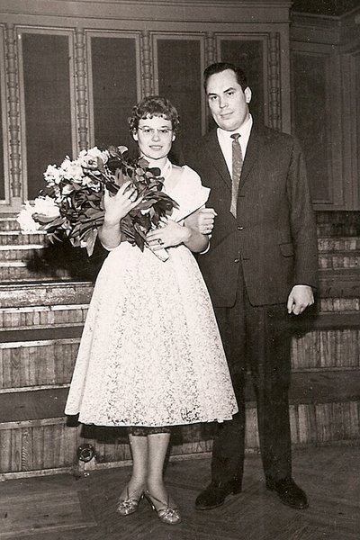 Heli koos abikaasa Peetriga pärast edukat esinemist ja konservatooriumi lõpetamist 1960. aastal.