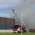 ФОТО и ВИДЕО: В Ласнамяэ загорелся торговый центр