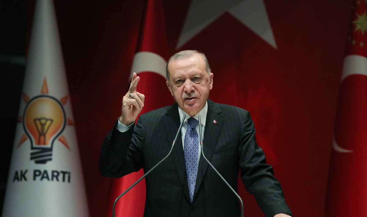Sõjaka retoorikaga president Erdoğan ei kavatse riigi majandust tabanud tagasilöökidest hoolimata taganeda.