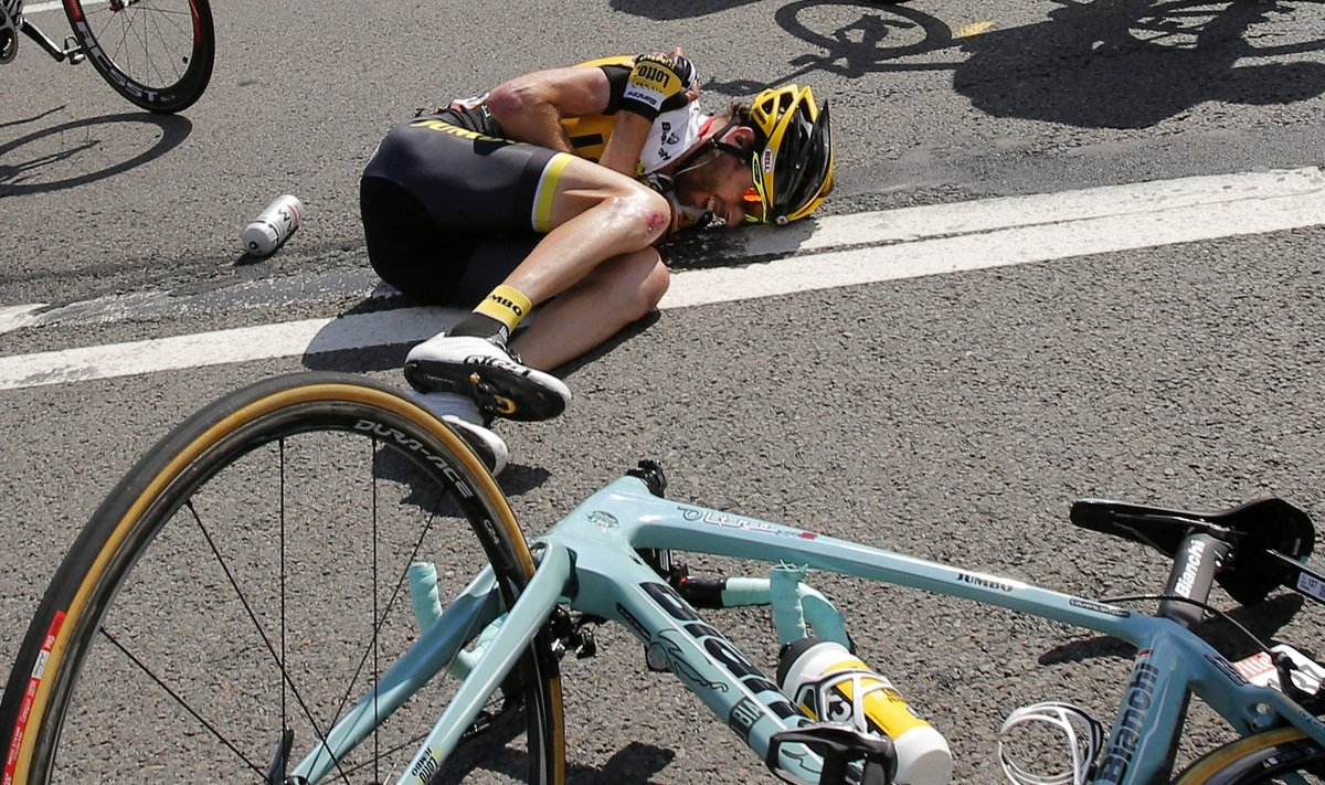 Jalgratturi kukkumine, illustreeriv foto