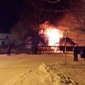 DELFI VIDEO ja FOTOD: Viljandimaal hävis saunast alguse saanud tulekahjus kahekordne kivist elumaja