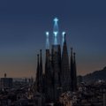 ФОТО | Потрясающе! Светящиеся дроны "достроили“ храм Саграда Фамилия в Барселоне