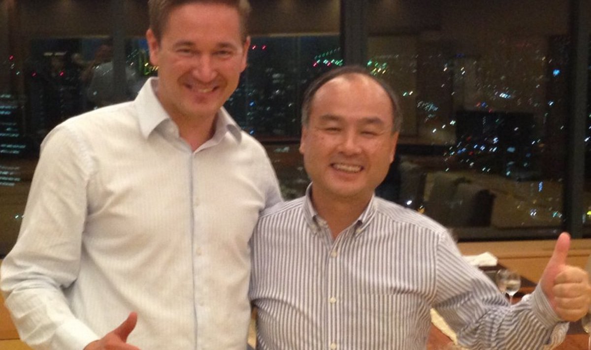 Ilkka Paananen (Supercell) ja Masayoshi Son (SoftBank)