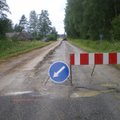 FOTOD: Rätsepa külas remonditakse Soomaale viivat maanteed
