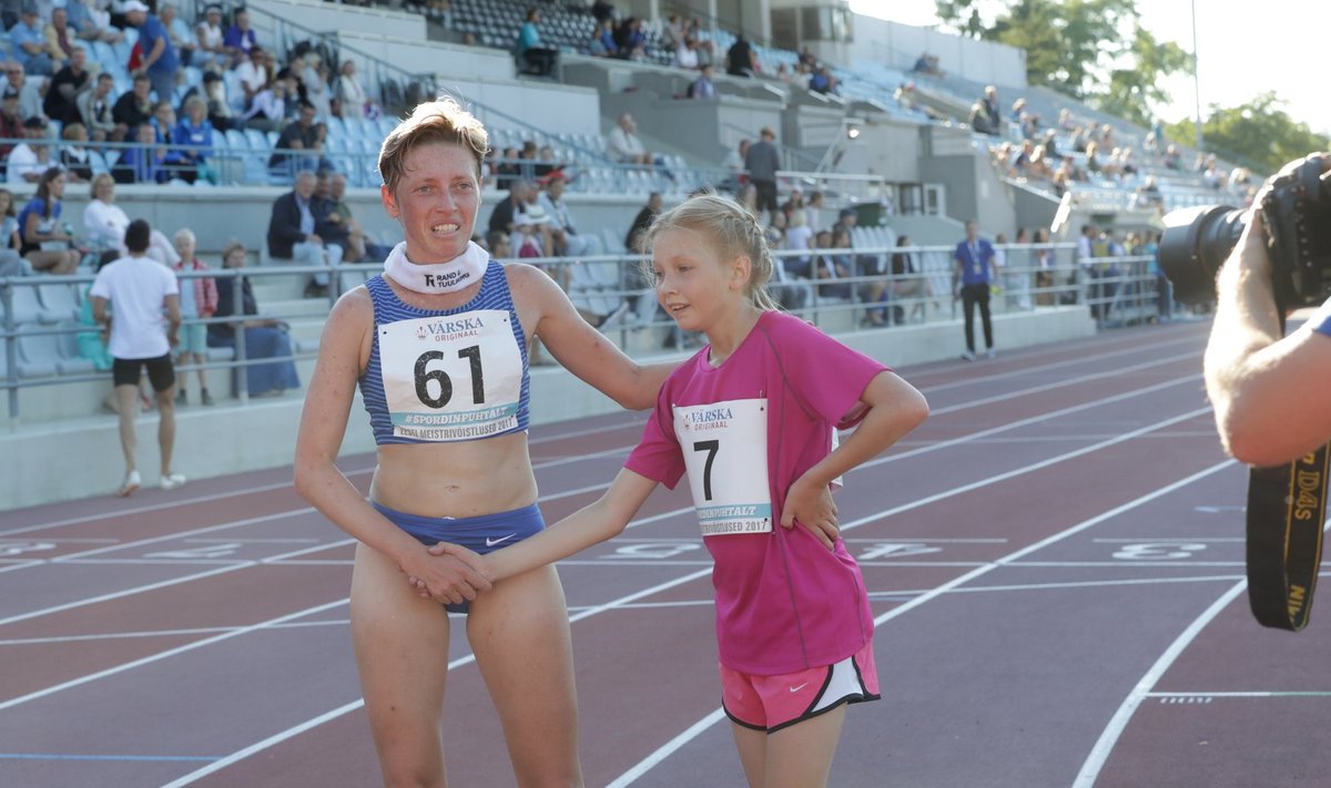 Jekaterina Patjuk tuli suvel 5000 meetri jooksus kindlalt Eesti meistriks. Tollal 12-aastane Luna-Aleksandra Ladoga üllatas kuuenda kohaga.