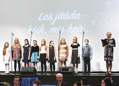 Balli esimesed esinejad olid Viimsi Huvikeskuse laulustuudio lapsed. Foto Artur Sadovski