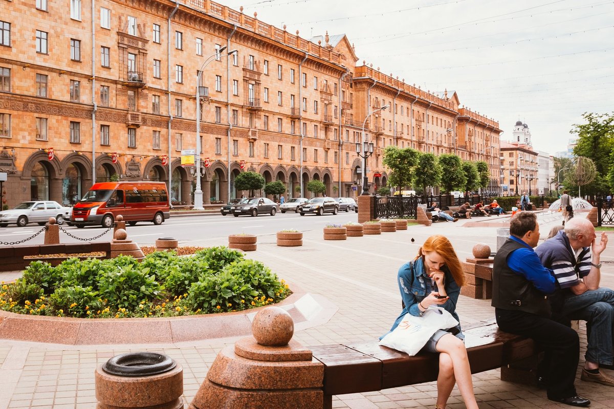 Люди на улицах Минска