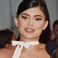 FOTOD | Eksklusiivsed pildid! Kylie Jenner näitas ühe nädala vanust tütart ja prisket beebikõhtu
