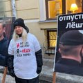 ФОТО | "Отпустите Лешу!" Возле посольства РФ в Таллинне прошла акция в поддержку Навального