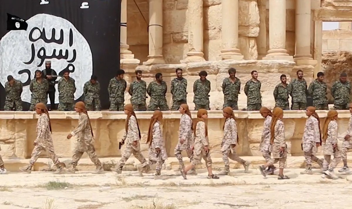 Islamiriigi korraldatud massihukkamine Palmyra amfiteatris Süürias