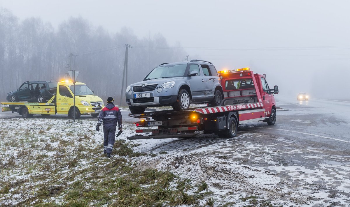 Liiklusõnnetus Tallinna-Tartu-Võru-Luhamaa tee 192. kilomeetril.