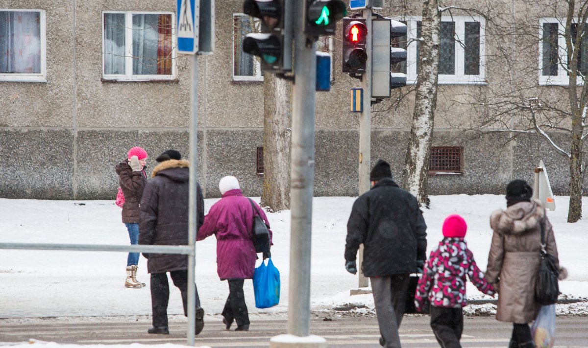Varem töötasid foorid erinevas tsüklis ning kuigi jalakäijad oleks pidanud ohutussaarele lubavat tuld ootama jääma, ei teinud seda erinevatel põhjustel mitmed.