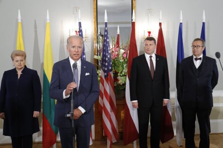 Leedu president Dalia Grybauskaitė, USA asepresident Joe Biden, Läti president Raimonds Vējonis ja Eesti president Toomas Hendrik Ilves