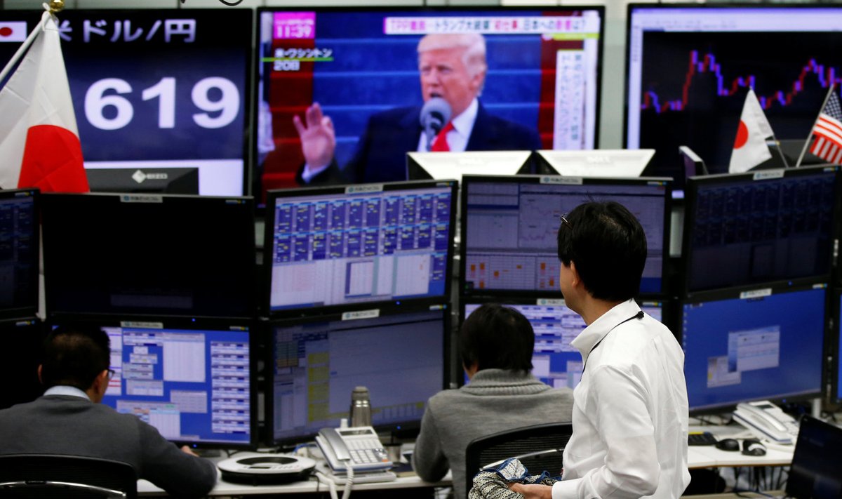 Tokio valuutakauplejad jälgivad Donald Trumpi kõnet ja dollari-jeeni vahetuskursi reageerimist sellele.