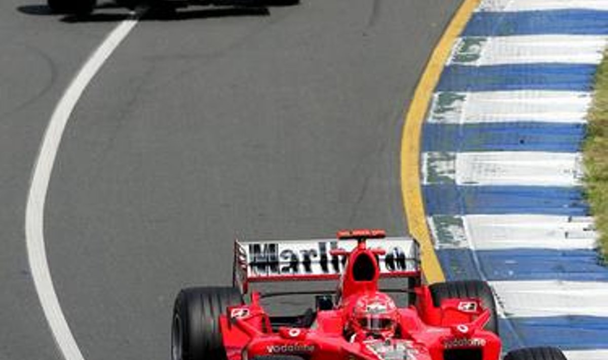 Michael Schumacher Austraalia GPl Kimi Räikköneni ees
