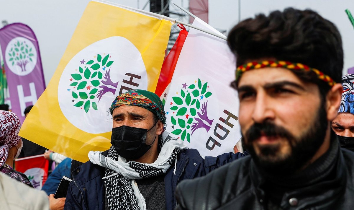 HDP toetajad laupäeval Istanbulis kurdi kevadpüha meeleavaldusel