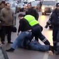 VIDEO: Moskvas märatsenud purjus juht sai julmalt peksa